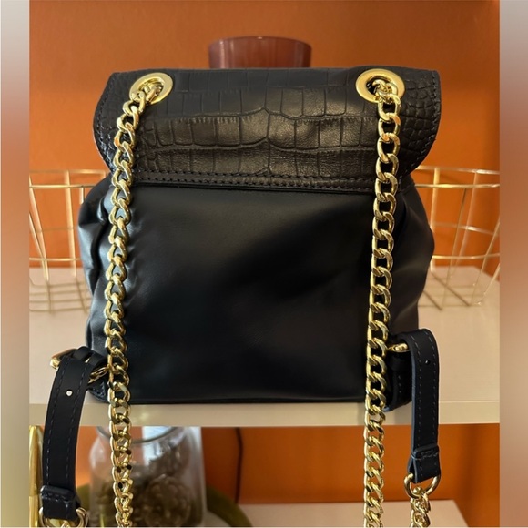 Valentina Blue 🔵 Backpack with Gold Accents💙 - Picture 5 of 10